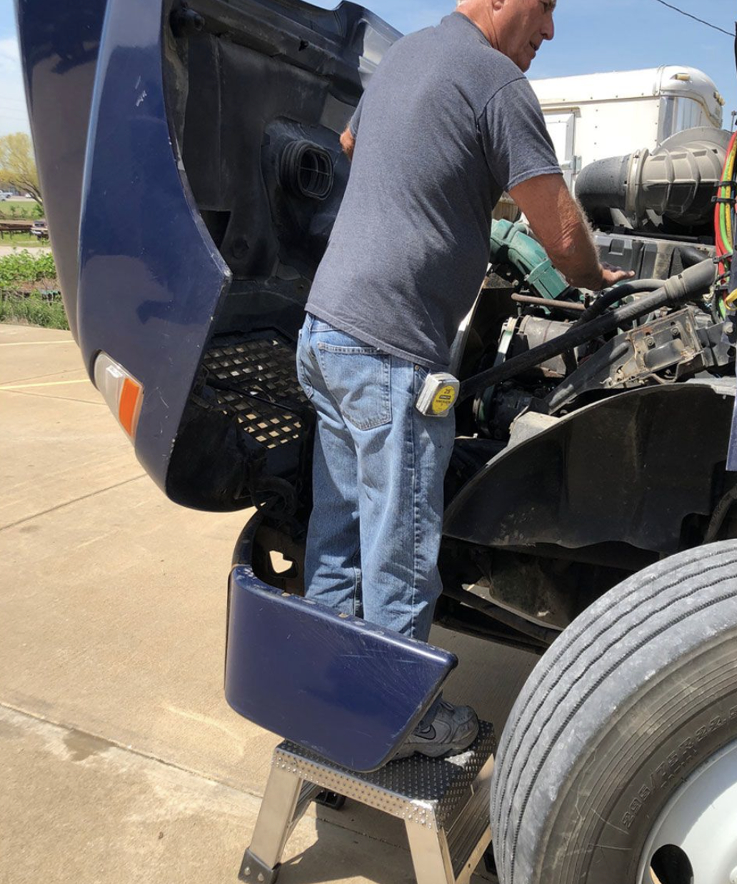 this image shows mobile truck repair services in Elizabethtown, KY